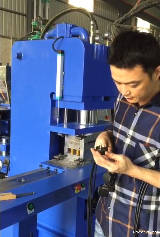 三孔插头生产样品